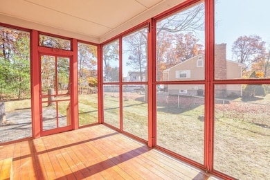 9 Laurel Dr, Hudson, MA 01749 - photo 5