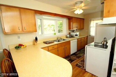 3604 Whispering Ln, Falls Church, VA 22041 - photo 5