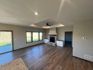 1203 Poppy Ct - Pic 4.jpg