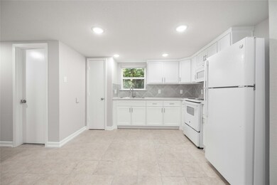 2816 Woodard St unit B, Houston, TX 77026 - photo 4