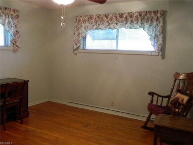 Master Bedroom w/Hardwood floor & ceiling fan w/li