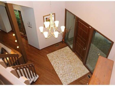 Foyer WELCOME FRIENDS IN THIS ELEGANT FOYER WITH M