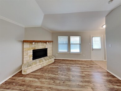 4207 Sapphire Ln, Granbury, TX 76049 - photo 4