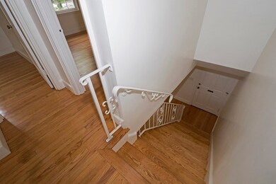 769 Vfw Pkwy unit Right, West Roxbury, MA 02132 - photo 6