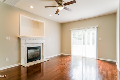 003-photo-living-room-10903848