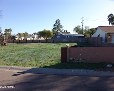 VIEW FROM STREET TO FRONT OF LOT MLS DSC