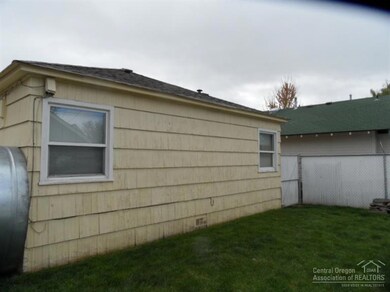 143 SW 10th St, Redmond, OR 97756 - photo 7