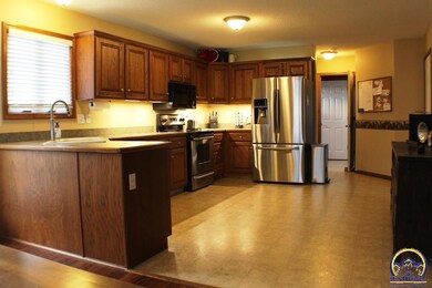 2522 SW Windermere Ct, Topeka, KS 66614 - photo 5