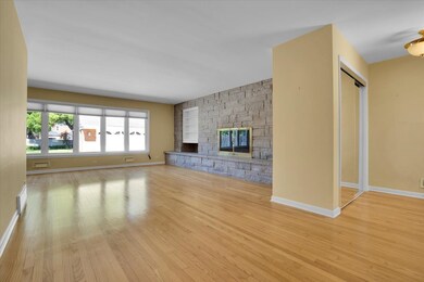 914 Jeannette St, Des Plaines, IL 60016 - photo 3