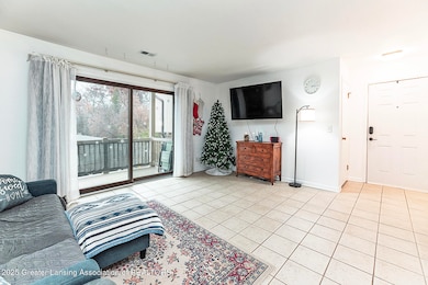 523 Bainbridge Dr unit 37, East Lansing, MI 48823 - photo 2
