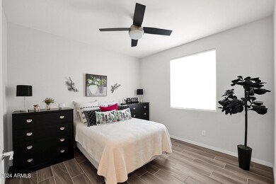 Guest bed #1 w/walk in closet