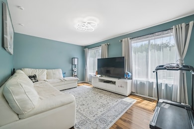 560 Canterbury Ln, Pingree Grove, IL 60140 - photo 2