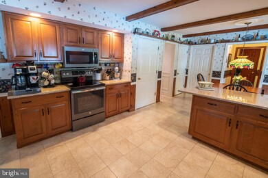 4940 Gwen Cir, Zionsville, PA 18092 - photo 6