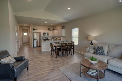 1325 Robin Dr, McPherson, KS 67460 - photo 5