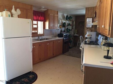 Kitchen 2.JPG