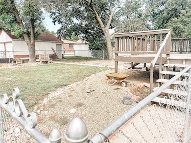 401 Howard Ave, Curtis, NE 69025 - photo 2