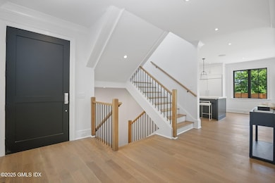 3-web-or-mls-148-e-elm-st-unit-b