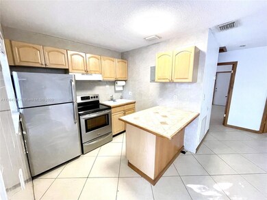 731 SW 14th Ave unit 3, Fort Lauderdale, FL 33312 - photo 4
