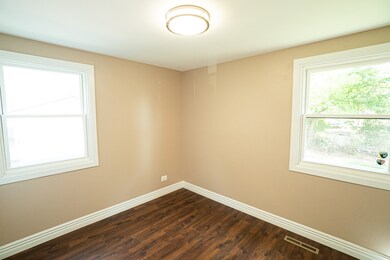 102 Pecos Cir, Carpentersville, IL 60110 - photo 7