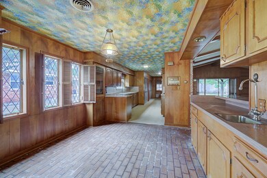 10211 Green Tree Rd, Houston, TX 77042 - photo 5