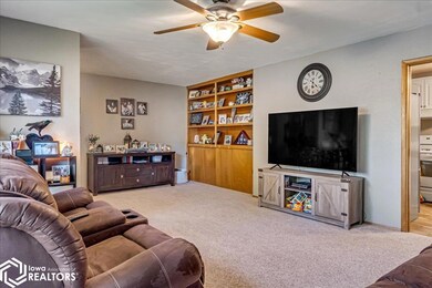 105 Southview Cir, Shenandoah, IA 51601 - photo 2