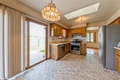 17719 Oakwood Ave, Country Club Hills, IL 60478 - photo 4