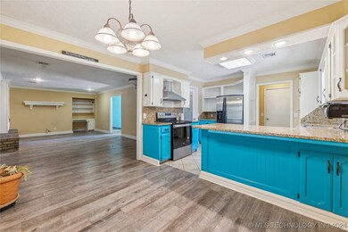 Dining/Kitchen