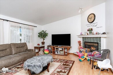 05-Living Room_MAX7823