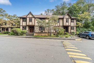 510 Swanson Crescent unit 510, Milford, CT 06461 - photo 3