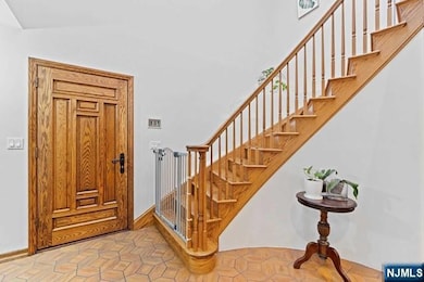 178 Central Ln, Secaucus, NJ 07094 - photo 5