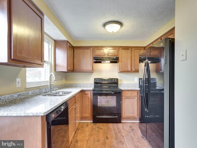 7404 Aspenpark Rd, Lorton, VA 22079 - photo 6