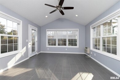 2207 Salem Ct, Bettendorf, IA 52722 - photo 7