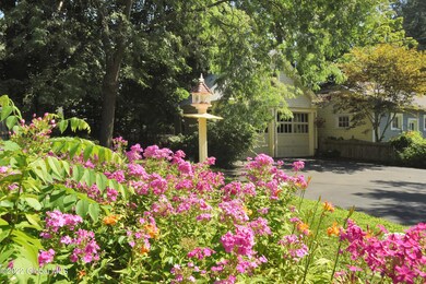 167 Spring St, Saratoga Springs, NY 12866 - photo 6