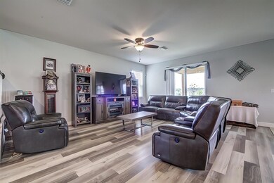 10491 Hawks Landing Dr, Land O' Lakes, FL 34638 - photo 5