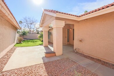 1049 W Sunward Dr-Gilbert, AZ  85233-Uni