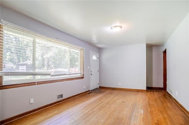 2201 Bollingbrook Dr SW, Atlanta, GA 30311 - photo 5