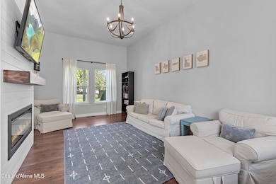 460ECloverleafDr-5
