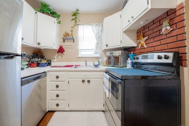 48 Round Tree Dr unit 5, Naugatuck, CT 06770 - photo 3