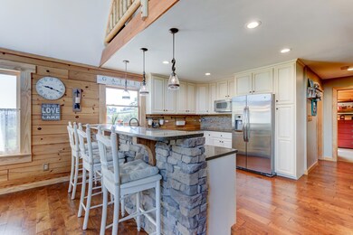 Breakfast bar in kitchen