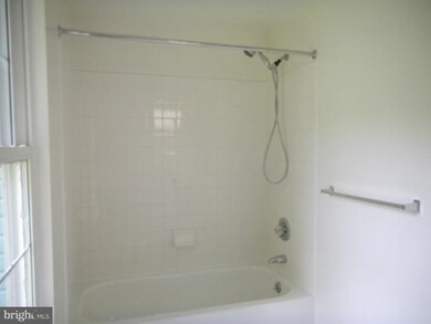 6918 Garland Ln, Columbia, MD 21045 - photo 4