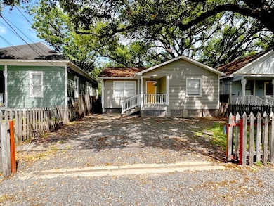 1832 Tabor St, Houston, TX 77009 - photo 2