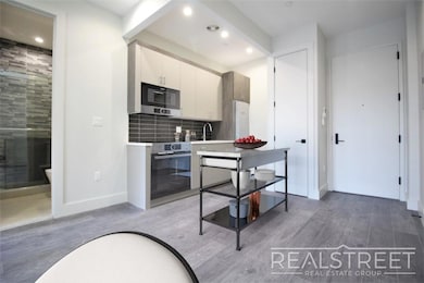 697 Dekalb Ave unit 4R, Brooklyn, NY 11216 - photo 2