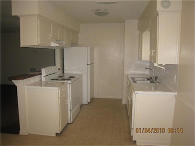 604 Verhalen Rd unit B, Alvin, TX 77511 - photo 7