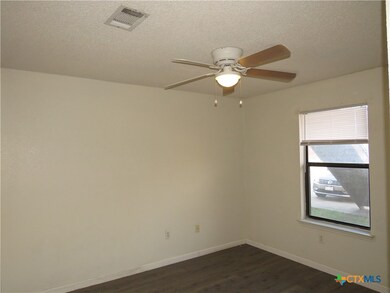 142 Wolf Rd unit A, Copperas Cove, TX 76522 - photo 6