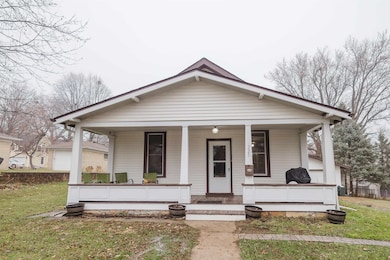 225 Washington St, Mineral Point, WI 53565 - photo 2