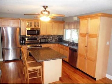 201 Meadow St, Agawam, MA 01001 - photo 4