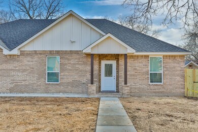 620 N Dixon St, Gainesville, TX 76240 - photo 3