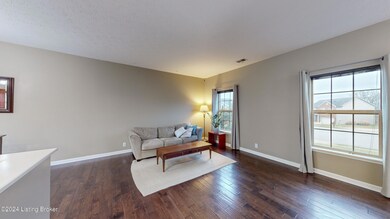 10501 Evanwood Dr, Louisville, KY 40228 - photo 6