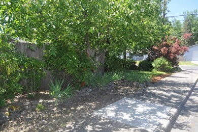 1399 NW Highland Ave, Grants Pass, OR 97526 - photo 4