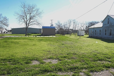 507 S Saint Andrew St, Weimar, TX 78962 - photo 4